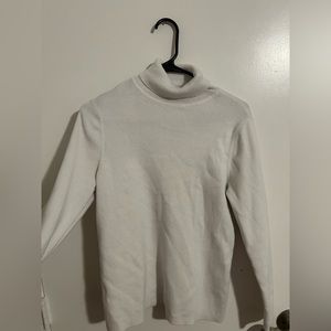 White turtle neck sweater. Size 2p.